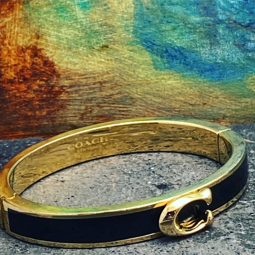 COACH SIGNATURE PUSH HINGED BANGLE BLACK